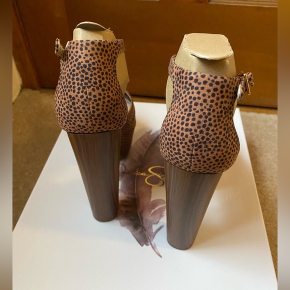 NWT Jessica Simpson Dany T-Strap Sandal in Cheetah - Picture 6 of 7